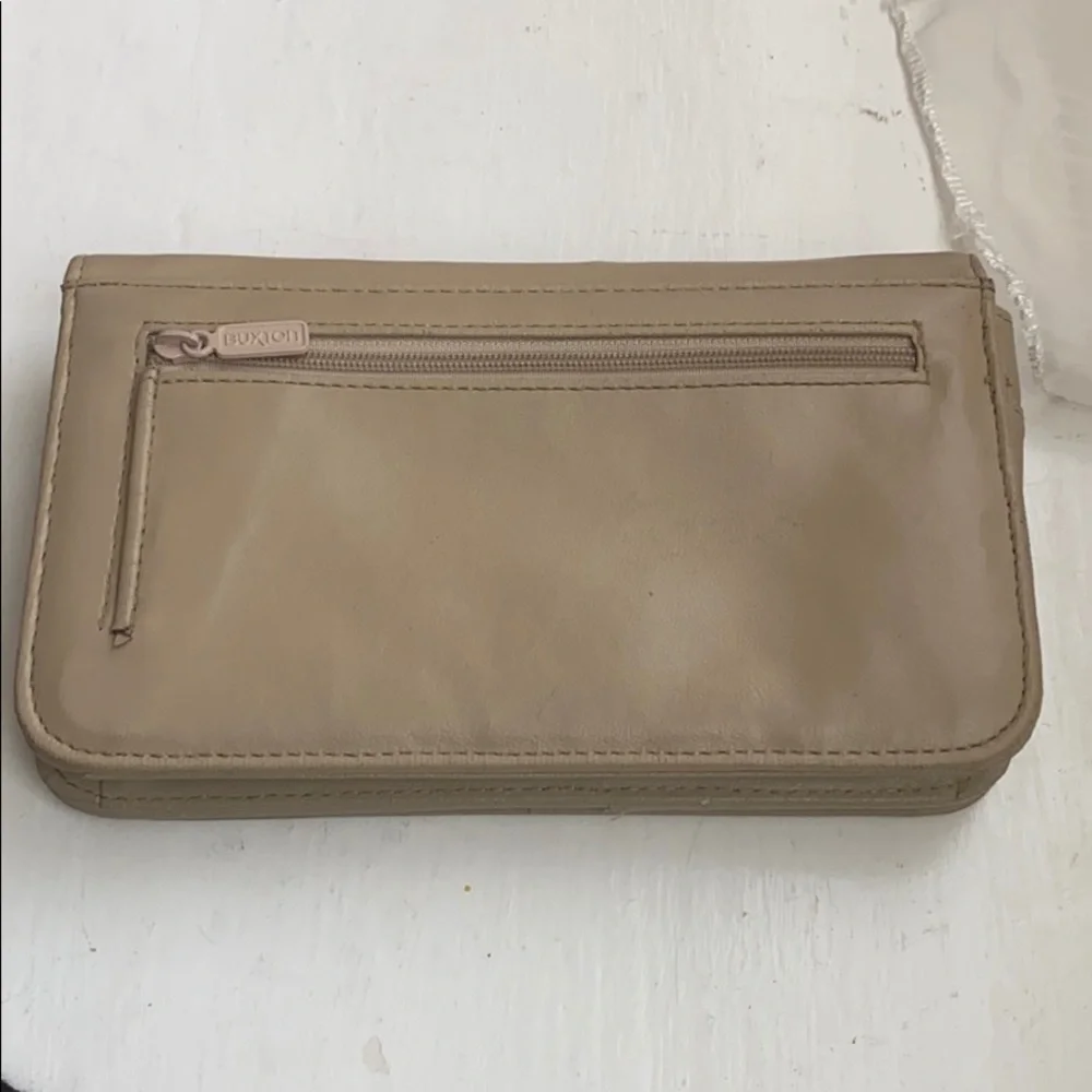 Buxton beige leather